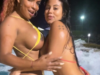 Blonde lesbian babe licking brunettes pussy