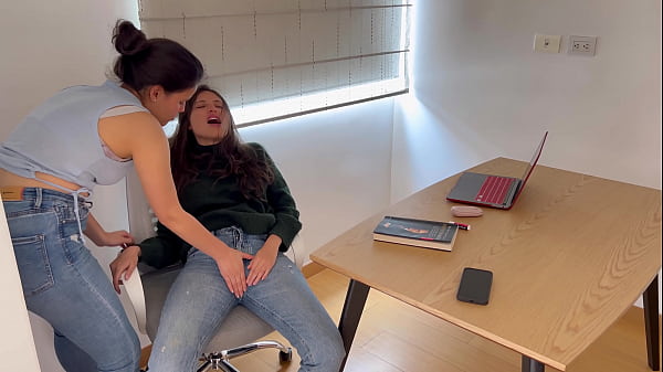 I fulfill my fetish of having lesbian sex with jeans.