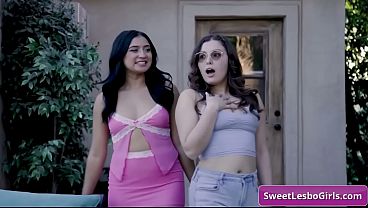Sexy lesbians Leana Lovings & Ophelia Purr in action